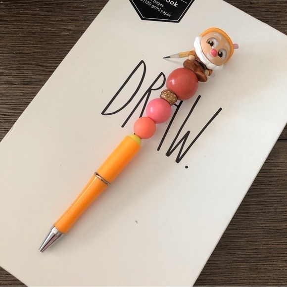 Disney Doorables: Snow White & The Seven Dwarfs: Happy handmade beaded pen - Picture 2 of 3